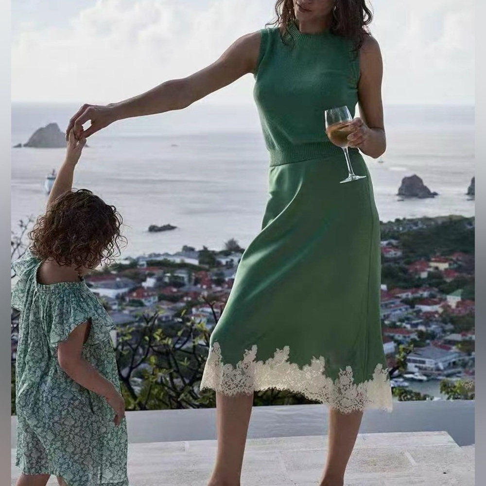 Doen Green Midi Skirt with Lace Trim